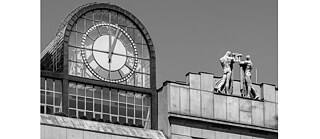 Das postmoderne ČKD-Gebäude in Prag von Alena Šrámková und Jan Šrámek, 1976-1983. Detail.