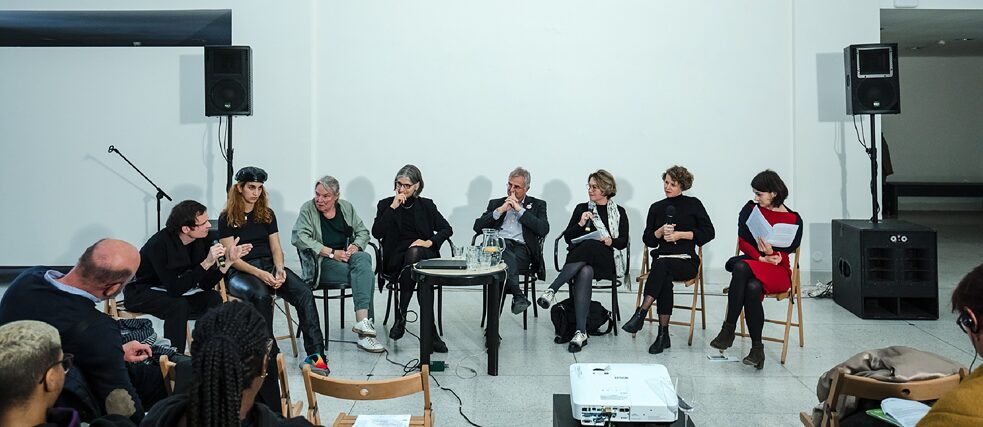 Účastníce a účastníci sympozia Moderní žena / architektka v Národní galerii Praha.
