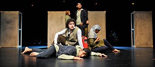 Boy with a suitcase_Wiederaufführung