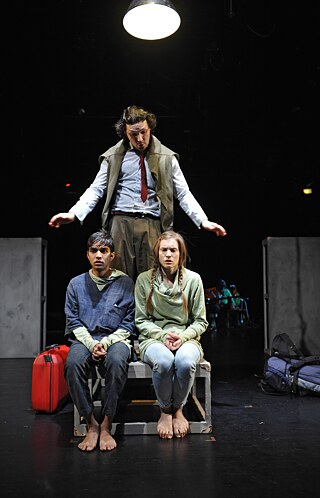 Der Junge mit dem Koffer_rerun_1 &copy; © Christian Kleiner Der Junge mit dem Koffer_rerun_1