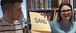 The 16-year-old Andrei-Cosmin Anghelita tells the story of the “Sand Journey” together with another participant