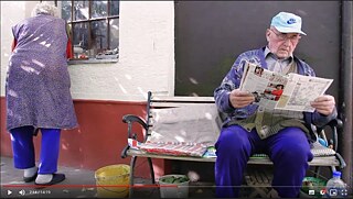 Lilla Szász: Sunday Afternoon  (2013-2019), Videoinstallation. Die Bilder wurden von der Künstlerin ausgewählt.