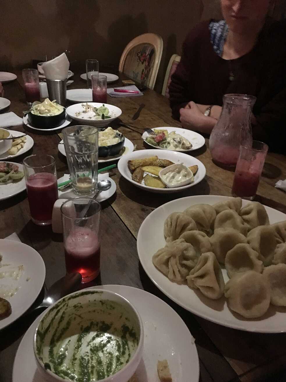 Obwohl Khinkali eigentlich so ästhetisch sind, dass sie es sogar auf Postkarten und Socken geschafft haben, ist dies leider das einzige brauchbare Bild, welches ich von ihnen gemacht habe.