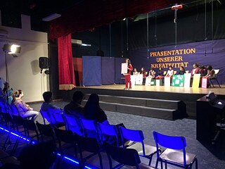 "Präsentation unserer Kreativität" im Schultheater