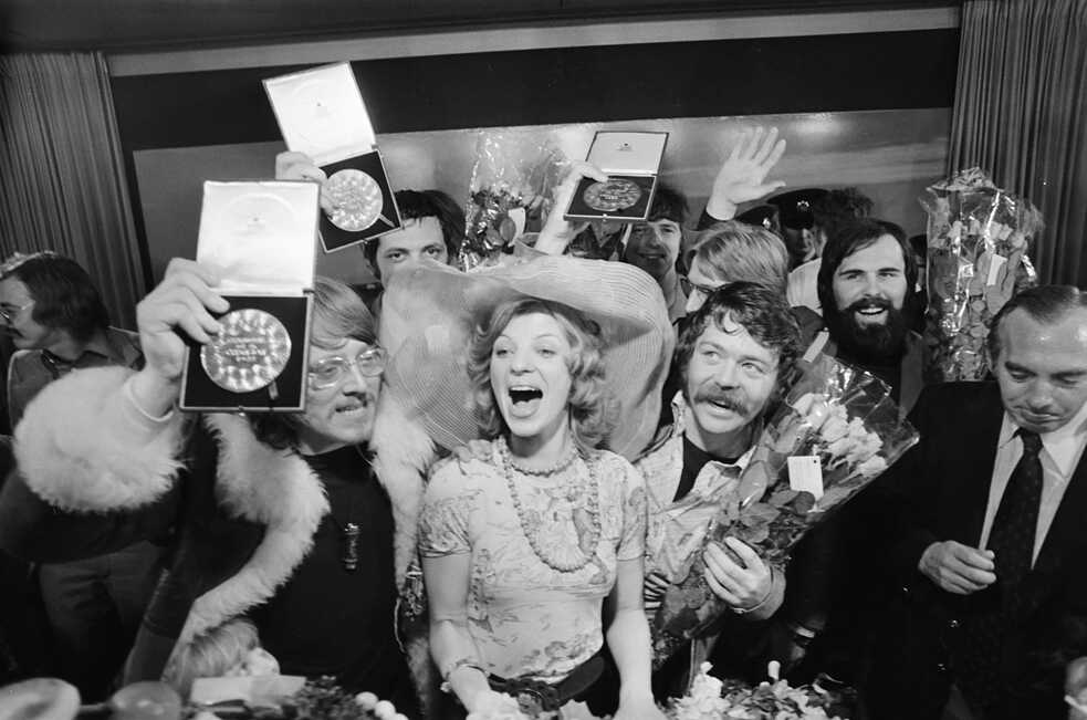 The Dutch band Teach-In after their victory with "Ding-A-Dong" 1975
