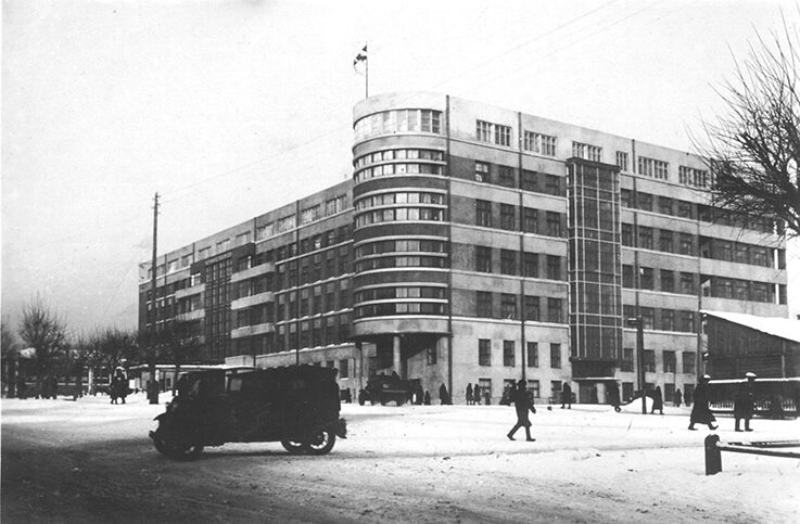 Крайисполком, 1930-1933, архитекторы: Б.А. Гордеев, А.Д. Крячков, С.П. Тургенев