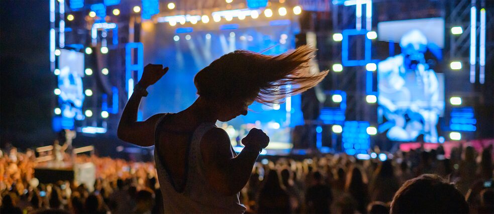 Dance party with a dark side: open-air music festivals emit huge amounts of CO2.