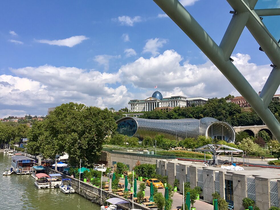 Friedensbrücke und Reichstag