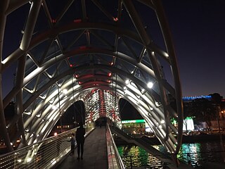 Friedensbrücke und Reichstag