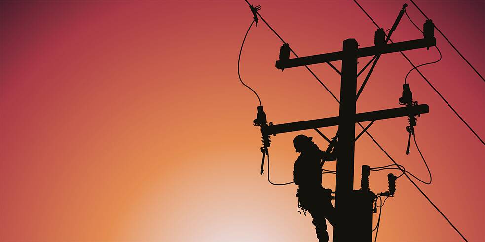 <b>Las energías renovables crean nuevos puestos de trabajo </b><br>Con el abandono del petróleo desaparecerán unos diecinueve mil puestos de trabajo vinculados a esa industria. Esta pérdida tiene mucha presencia en el debate público, pero suele olvidarse con excesiva rapidez que gran parte del cambio estructural en la industria del carbón de hecho ya se ha llevado a cabo. En 1990 había todavía 127.600 personas empleadas directamente en la industria del carbón. Pero en las últimas décadas se crearon 100.000 nuevos puestos en el sector de las energías renovables, y esto ocurrió precisamente en los estados federados más afectados por el abandono del carbón. Como sea, dos tercios de los actuales trabajadores de la industria del carbón ya estarán en la edad jubilatoria en 2038, año para el que se ha acordado el abandono.