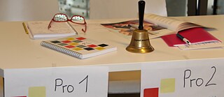 Zwei SchülerInnen vertreten die Pro-Seite_zwei die Contra-Seite