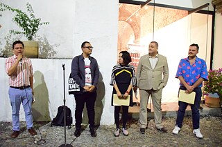 Nach einer aufwühlenden Performance ein paar sanfte Einweihungsworte: Luis Josué Martínez, Kultusministerium Jalisco; Co-Kurator Mario „Wandu“ Macías; Ruth López Hernández und Claus Witte, Kulturprogramm; Andrés Treviño, Direktor für Geschlechterdiversität der Landesregierung Jalisco (von links nach rechts)