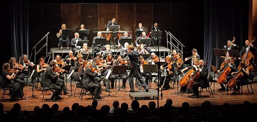 Alman şef Jens Georg Bachmann yönetimindeki Kıbrıs Senfoni Orkestrası