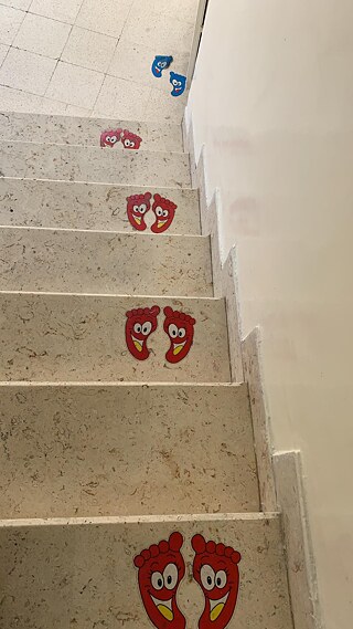 Please, keep right! :-) © © Margarita Becker Please, keep right! :-)