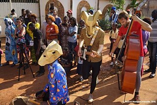 Ist das ein Mensch 1