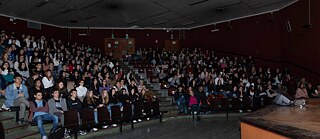 180 SchülerInnen folgten der Aufführung 