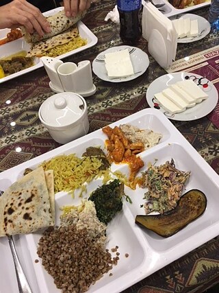 Aserbaidschanisches Essen © © Hanna Schnittger Aserbaidschanisches Essen