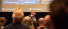 John Kampfner during his lecture at the Goethe-Institut London.