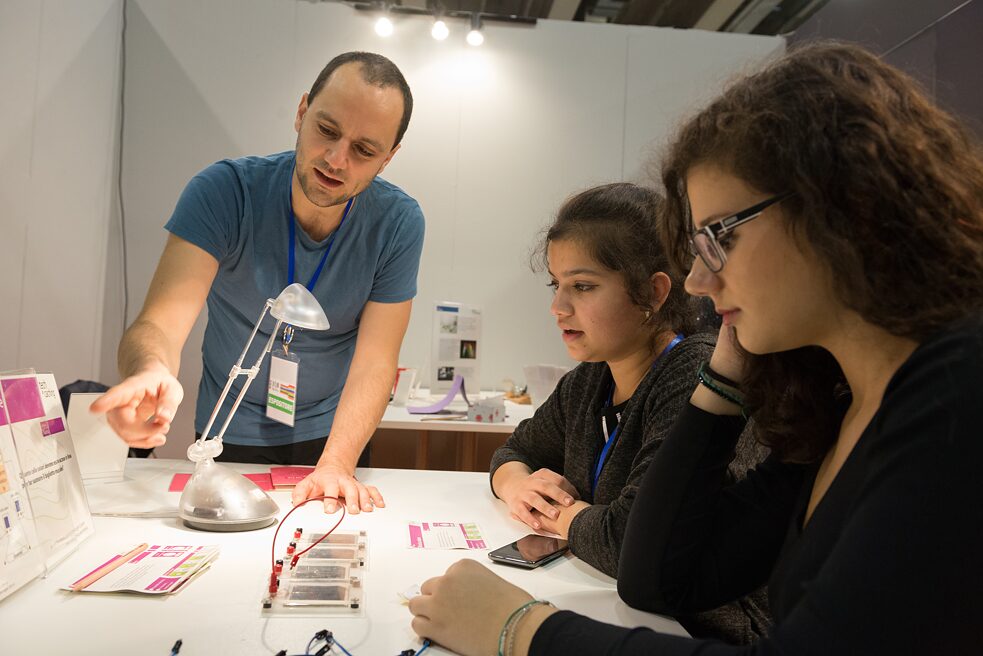 An der Experimentierstation für Solarenergie