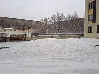 Schnee im Hof