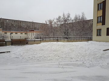 Снег во дворе