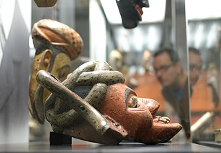 Máscaras teatrales de Sri Lanka, aprox. de 1900, expuestas en el Museo Etnológico. Estas piezas pertenecen a la exposición “Los coleccionistas de mundos: 150 años del Museo Etnológico de Leipzig”, abierta al público del 25 de noviembre de 2019 al 15 de marzo de 2020.