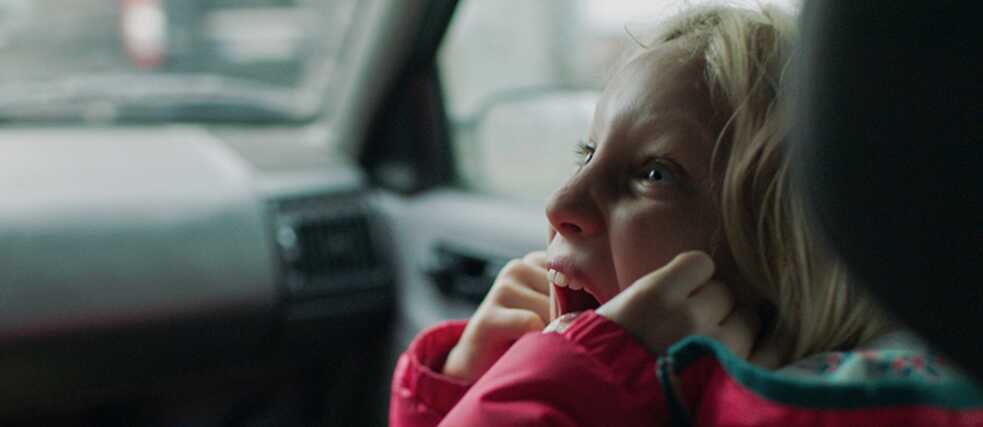 Benni (Helena Zengel) doesn't feel it