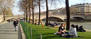  Vorher fuhren hier Autos, jetzt tummeln wir (Wahl-) Pariser uns hier sitzend, radelnd und joggend