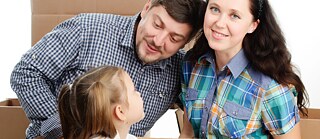 Mann und Frau mit Kind