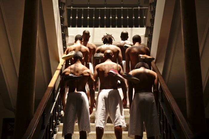 Aus der Serie „Ao rés do chão“ (Erdgeschoss) von Tiago Sant’Ana, 2018