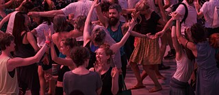 Tanzkongress 2019_Tanzende Menschenmenge