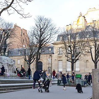 Hauptsache draußen, hier in der Nähe des Jardin du Trocadéro (Paris, Frankreich)
