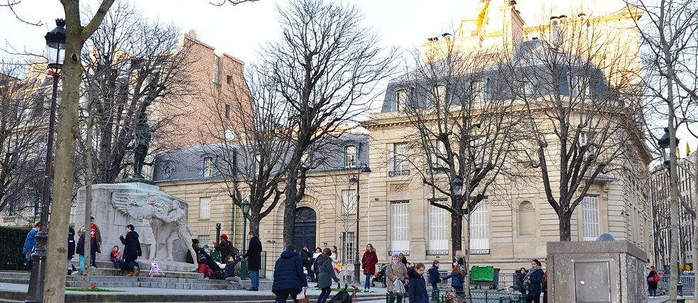 Hauptsache draußen, hier in der Nähe des Jardin du Trocadéro (Paris, Frankreich)