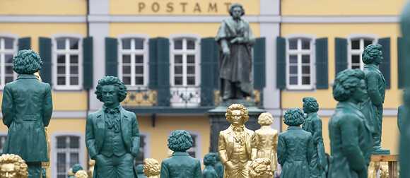 Ludwig Beethoven surrounded by 700 doubles