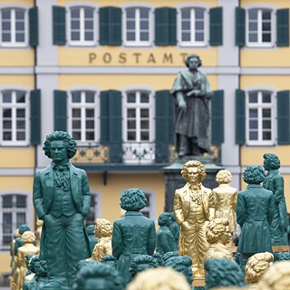 Ludwig Beethoven inmitten von 700 Doubles: Die Kunstinstallation wurde anlässlich des 250. Geburtstags des Komponisten aufgestellt.