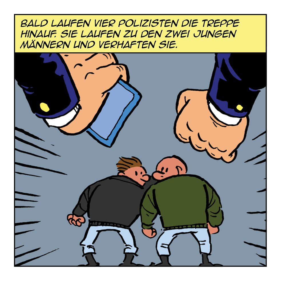 Bald laufen vier Polizisten die Treppe hinauf.