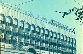 «Отырар» қонақ үйі (сәул. С. Коханович, М. Кабылбаев, констр. Б. Цигельман, 1979