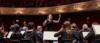 General Music Director Joana Mallwitz on tour
