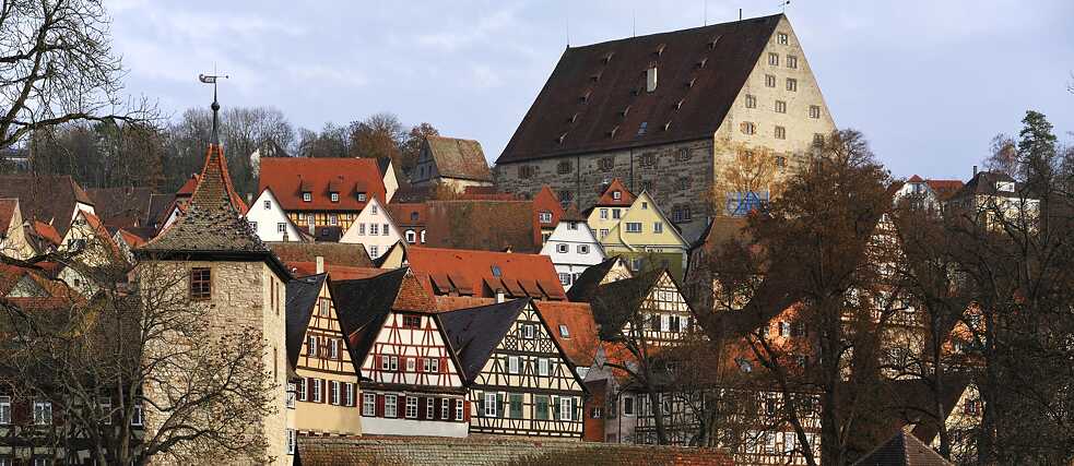 Im ehemaligen Lagerhaus Zehntscheuer, das im Stadtbild kaum zu übersehen ist, heute ein Veranstaltungsort.