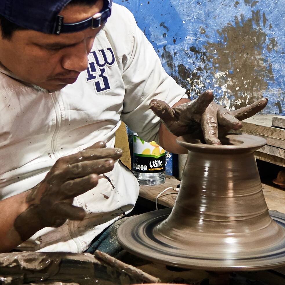 O artesanato em cerâmica de Puebla e Tlaxcala (México), bem como de Talavera de la Reina e El Puente del Arzobispo (Espanha) integra o Patrimônio Cultural Imaterial da Unesco desde 2019. Na justificativa, consta: “O processo de produção artesanal de peças de cerâmica nas quatro comunidades praticamente não foi alterado desde o século 16. Fazem parte do conhecimento e da habilidade a produção da argila e a confecção de peças de cerâmica, bem como a decoração e outros processos de arte final. Cada oficina cultiva sua própria identidade, que se manifesta nos detalhes das formas, decorações, cores e esmaltes dos produtos. Além disso, a produção de cerâmicas é um símbolo fundamental de identidade nos dois países.”