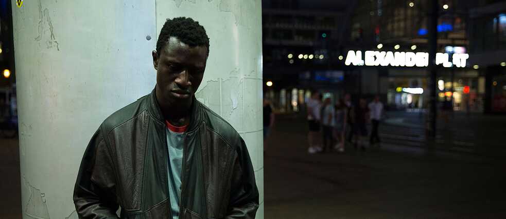 Foto (detalle): Welket Bungué en “Berlin Alexanderplatz”, dirección de Burhan Qurbani 