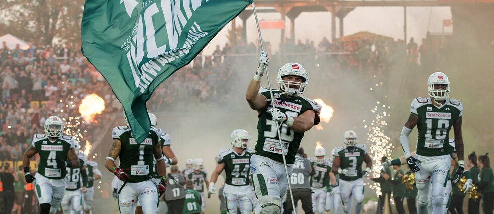 The unicorns of American Football: The Schwäbisch Hall Unicorns run out onto the field. 