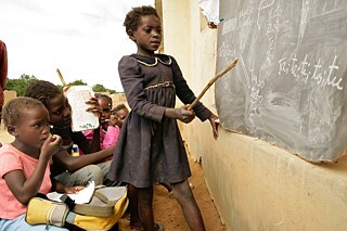 Children in the village of Katchiungo (Huambo province) are taught outside due to the low capacity in the school building.