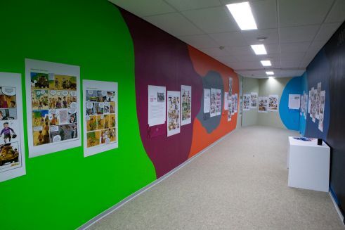 Die Plakatausstellung „Berliner Mythen“ in der Estnischen Nationalbibliothek