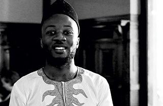 Steve Mekjouda, escritor, artista e cantor originário dos Camarões, vive em Berlim desde 2015.