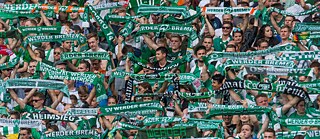 Werder Bremen အားကစားကွင်းကြီးထဲမှ ll ပရိတ်သတ်များ။