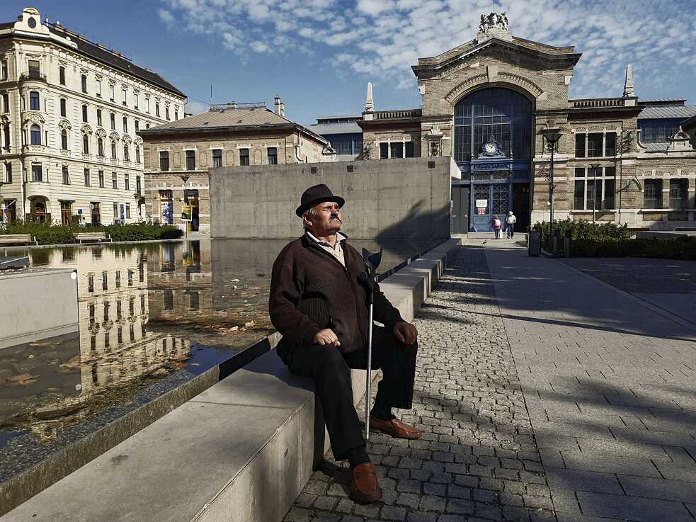 Miklós Déri: R.