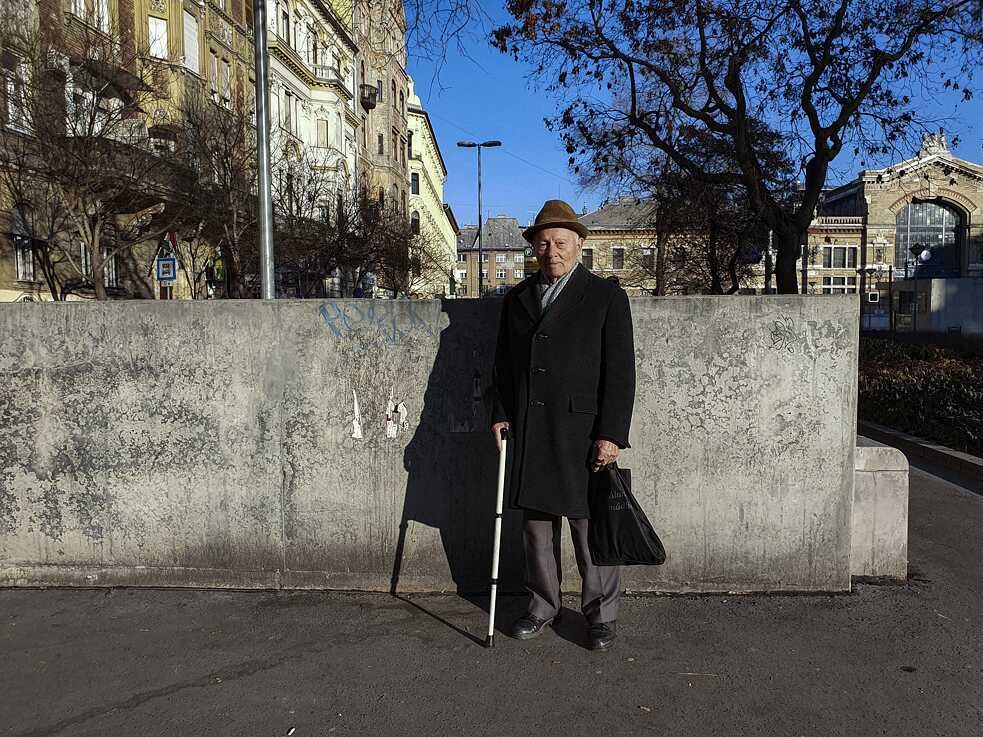 Miklós Déri: R.