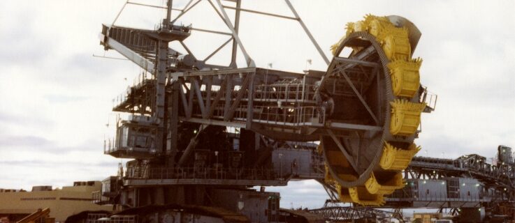Bucket-wheel excavators from Germany in Fort McMurray