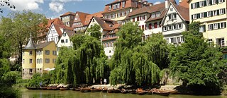 Universitätsstadt Tübingen. Hölderlinturm ganz links.